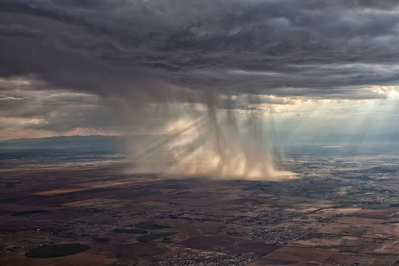 distant storm cloud seen from airplane window 21 Terrifyingly Beautiful Photos of Incoming Storm Clouds