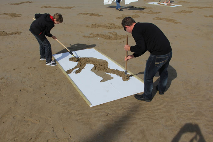 fallen soldiers etched into sand normandy beach peace day land art project (5)