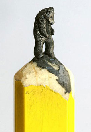 sculptures carved on the tip of a pencil diem chau 1 The Mini Book of Major Events