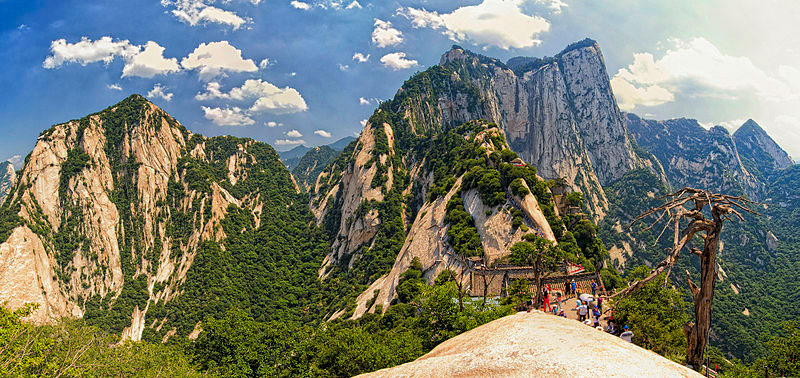 south peak cliffside plank path hua shan china (10)