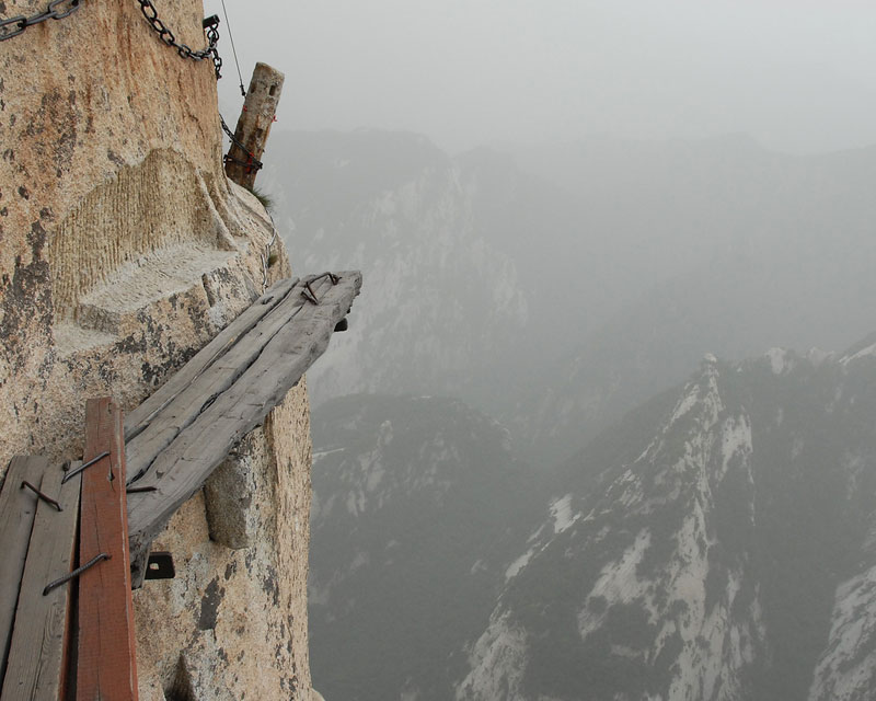 south peak cliffside plank path hua shan china (7)
