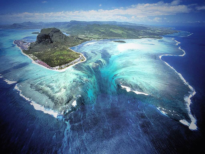underwater waterfall trench le morne mauritius 1 Artists Levitate Tree Using Foil and Spray Paint