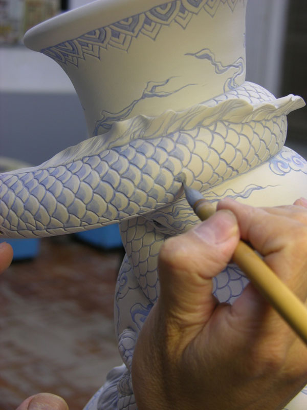 dragon strangling ceramic vase by johnson tsang (14)
