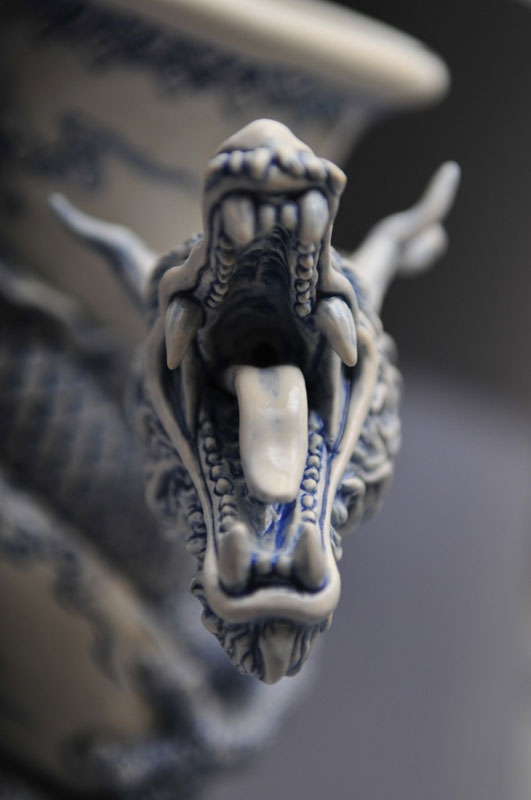 dragon strangling ceramic vase by johnson tsang (18)