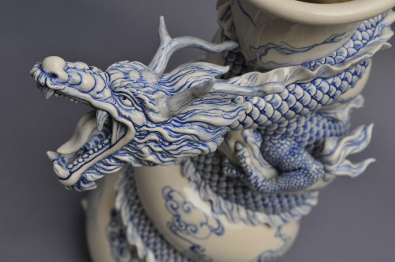 dragon strangling ceramic vase by johnson tsang (19)