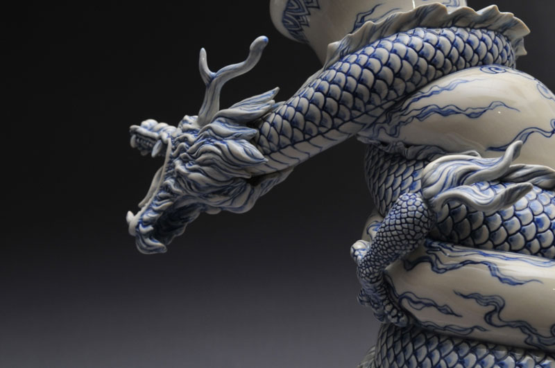 dragon strangling ceramic vase by johnson tsang (20)
