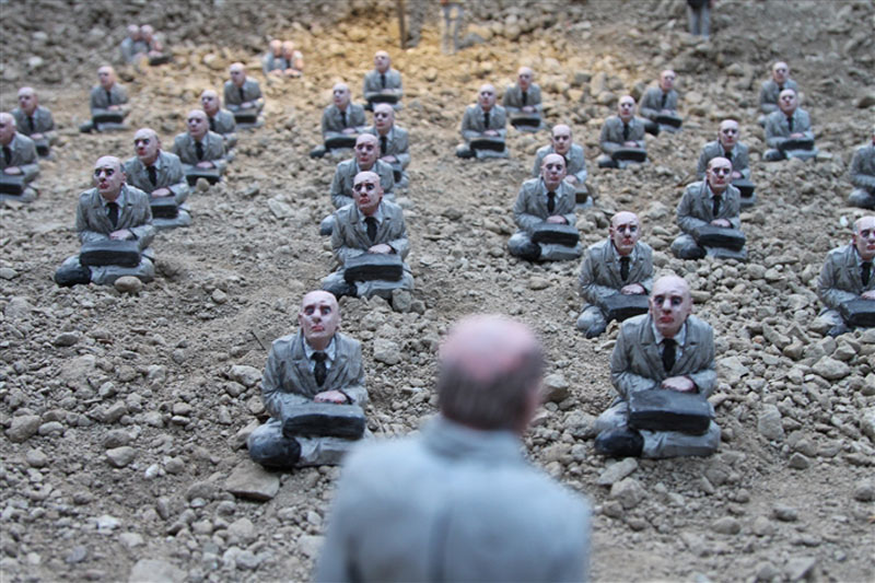 follow the leaders by isaac cordal (13)
