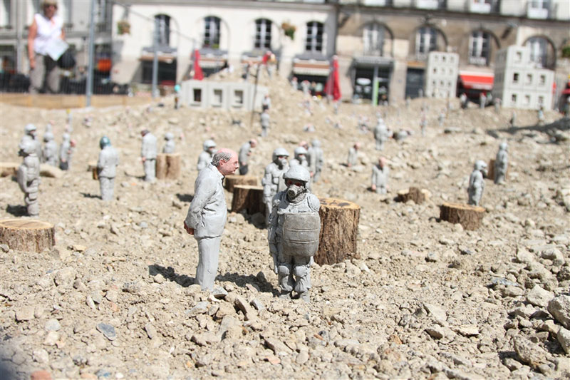 follow the leaders by isaac cordal (7)