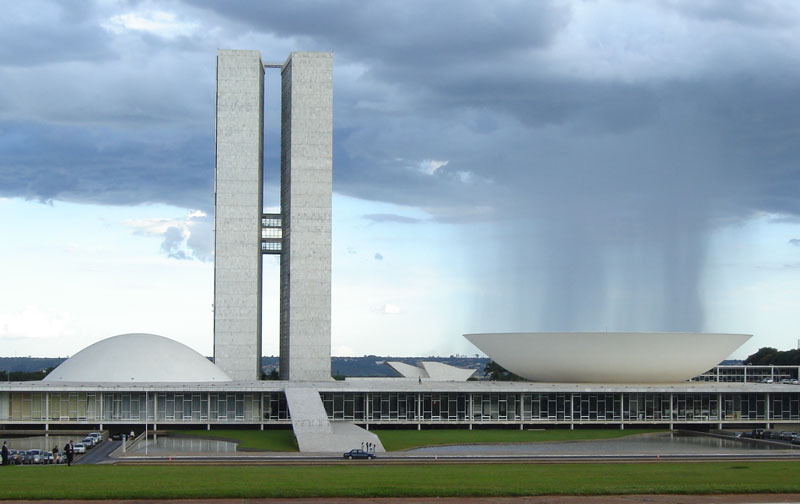 rain-cloud-over-bowl-at-Brazilian_National_Congress-perfect-timing