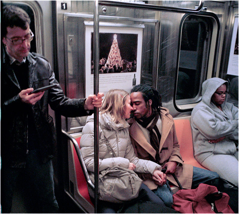 romantic moments on new york subway street photography by matt weber (9)