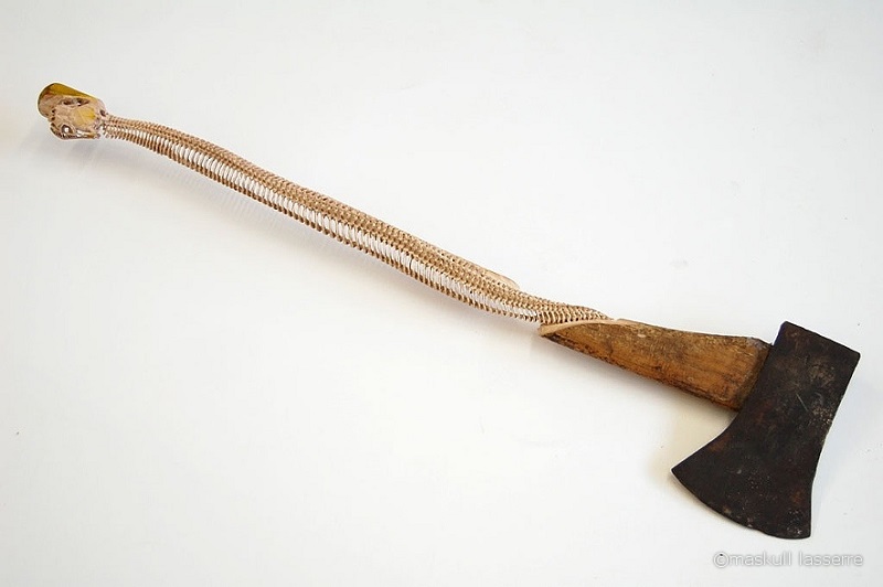 carved axe with spine for handle shaft maskull lasserre (1)