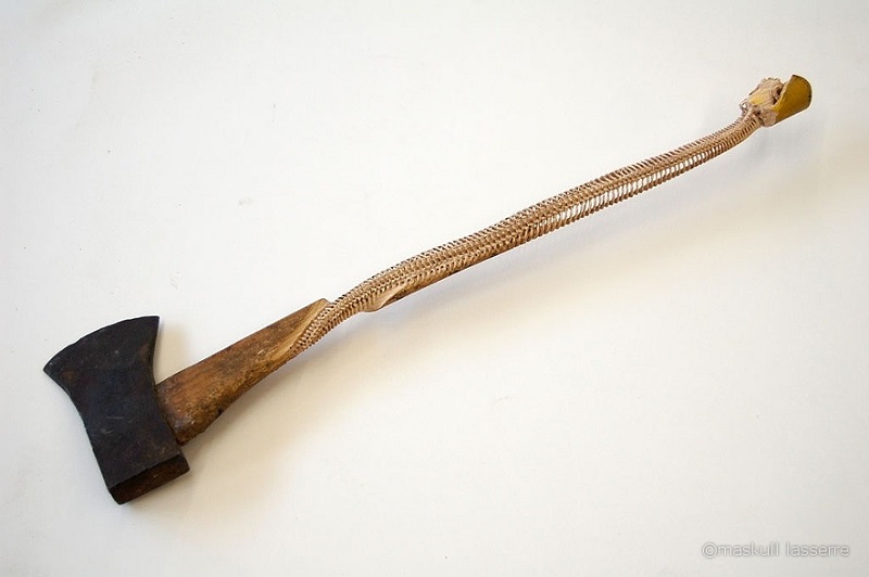 carved axe with spine for handle shaft maskull lasserre (4)