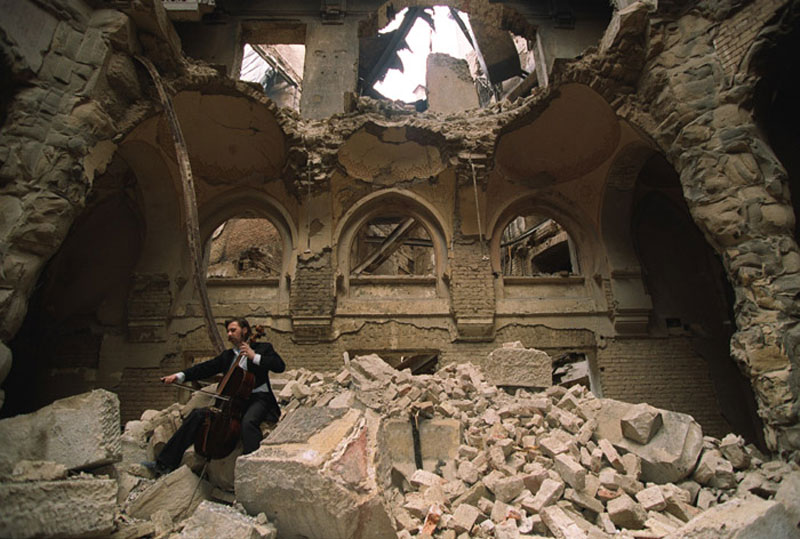 cellist of sarajevo vedran smailovic playing in partially destroyed national library 1992 6 Powerful Images of Music in Unexpected Places