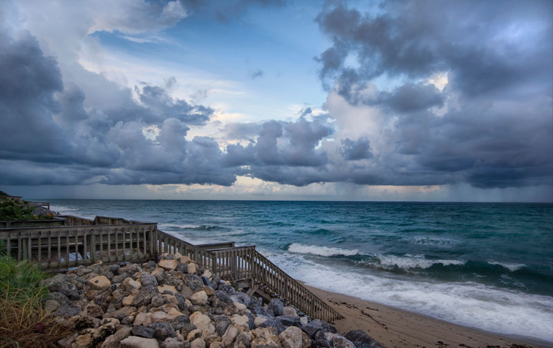 distant storm at sea palm beach florida trey ratcliff 21 Terrifyingly Beautiful Photos of Incoming Storm Clouds