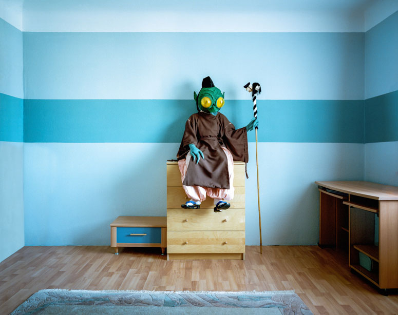 portraits of cosplayers at home by klaus pichler (9)