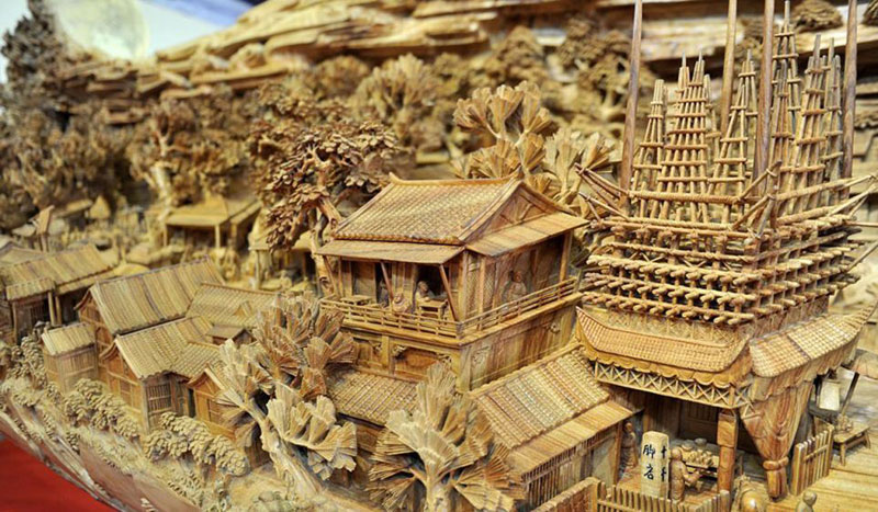 World's Longest Wooden Carving was Made from a Single Tree Trunk zheng chunhui (1)