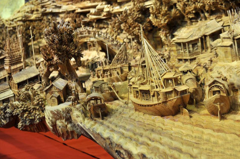World's Longest Wooden Carving was Made from a Single Tree Trunk zheng chunhui (2)