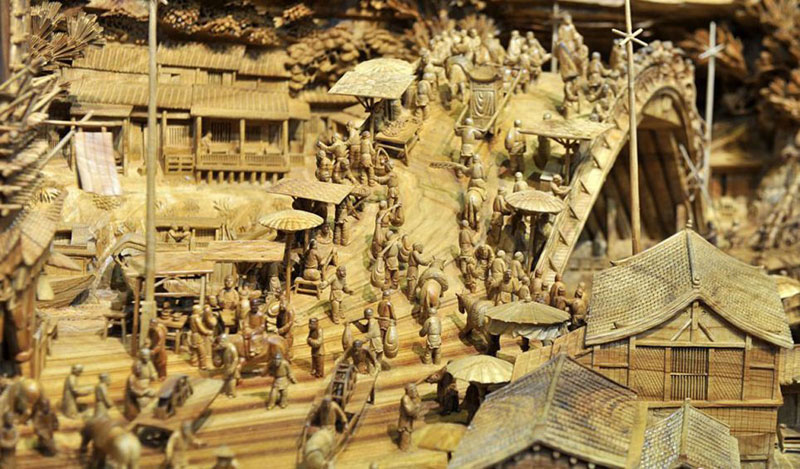World's Longest Wooden Carving was Made from a Single Tree Trunk zheng chunhui (4)