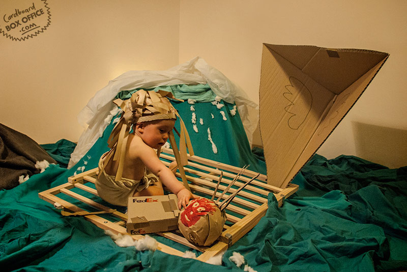castaway Parents Recreate Movie Scenes with baby Son and cardboard