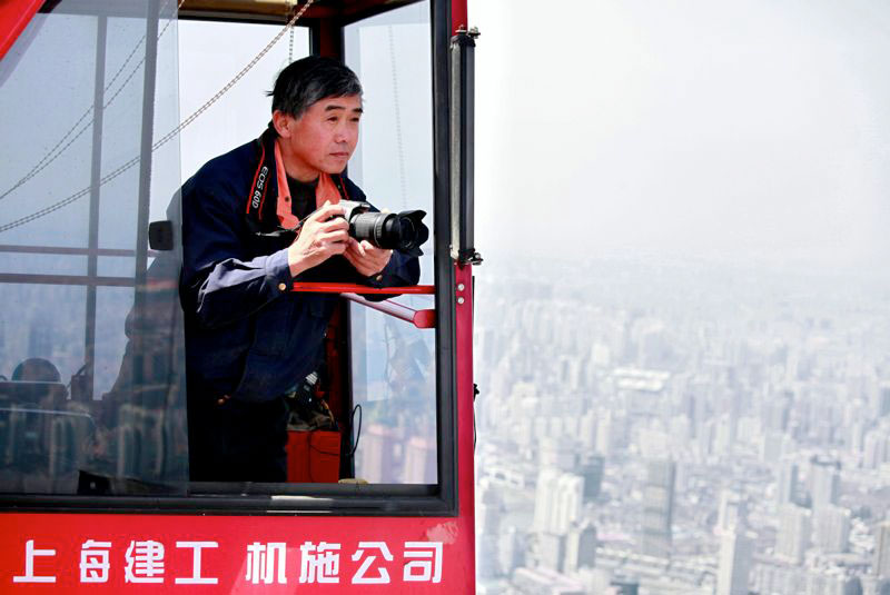 crane operator wei genshen photos of shanghai from above (1)
