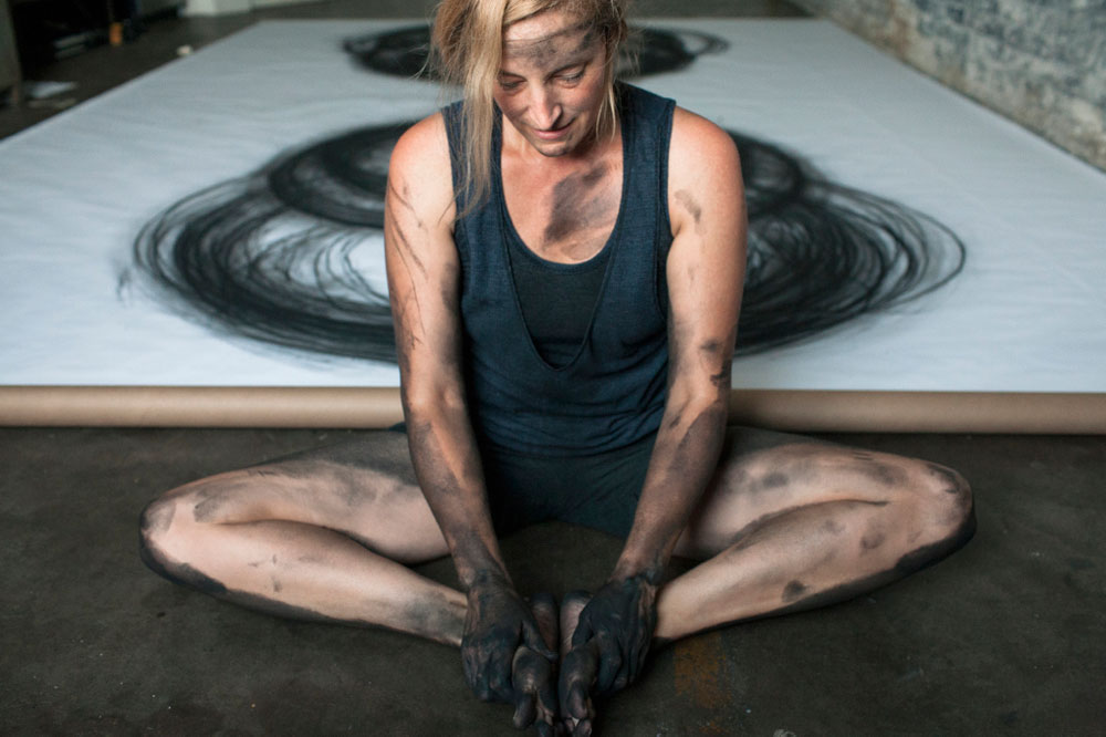 Heather Hansen Uses Entire Body to Create Larger than Life Charcoal Drawings (4)