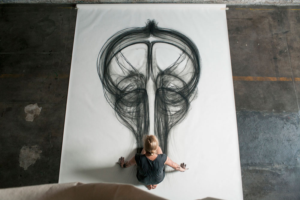 Heather Hansen Uses Entire Body to Create Larger than Life Charcoal Drawings (6)