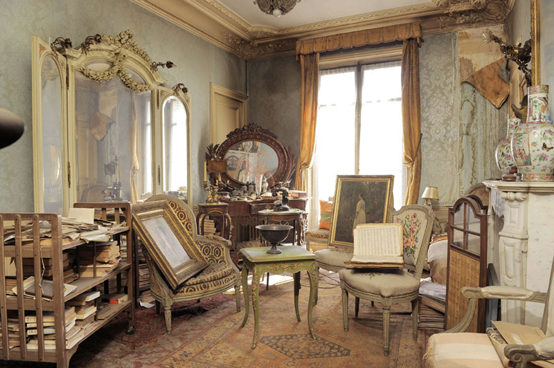 perfectly preserved paris apartment discovered after 70 years with valuables and paintings 7 This Sealed Bottle Garden Hasnt Been Watered Since 1972