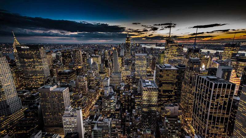 sunset in manhattan by ors cseresnyes  Picture of the Day: NYC from the Top of the Rock