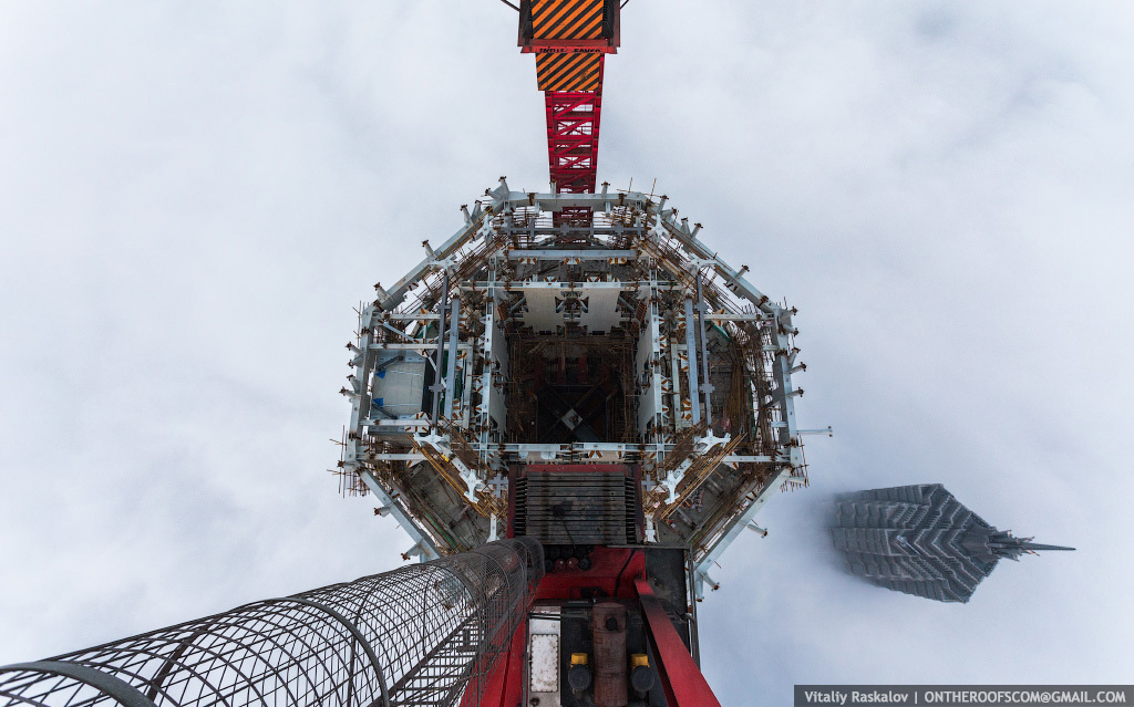 photos from shanghai tower climb vitaliy raskalov (4)