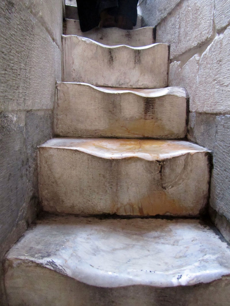worn marble steps at the leaning tower of pisa Picture of the Day: The Worn Marble Steps at the Leaning Tower of Pisa