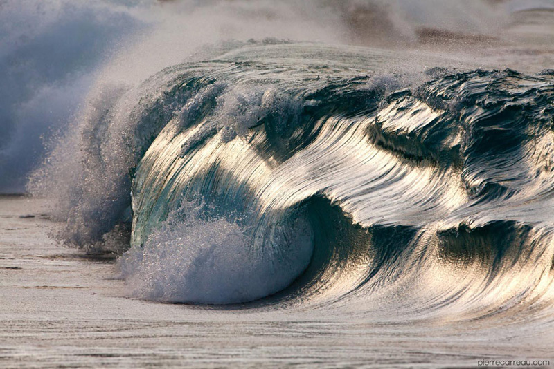 Close-Ups of Tiny Waves Make Them Look Like Mini Tsunamis by pierre carreau (1)
