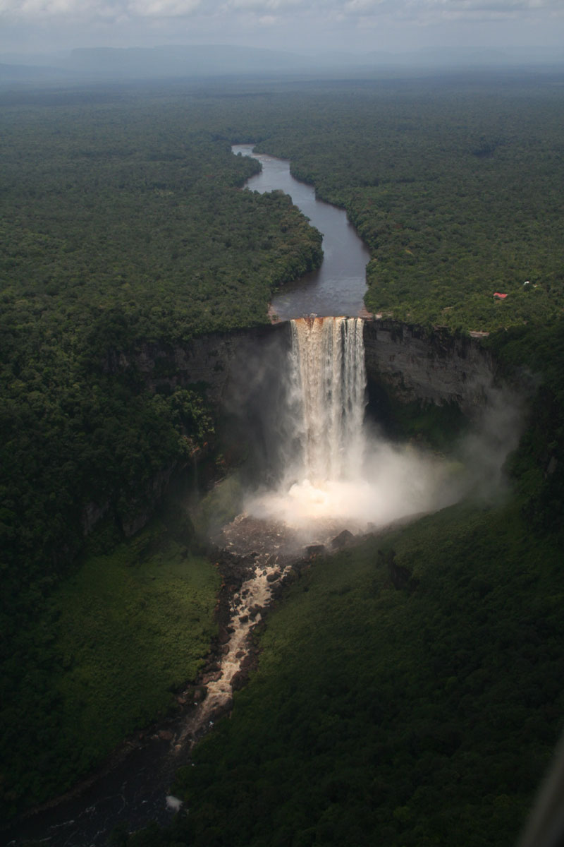 kaieteur falls guayana from an airplane