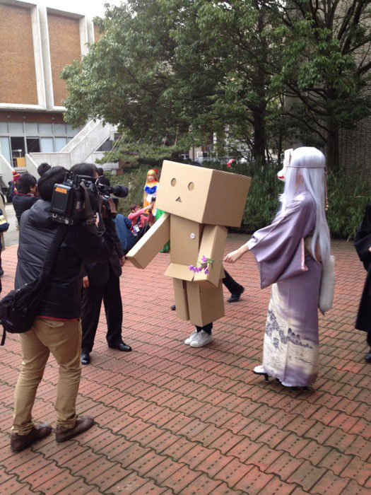 Kanazawa College of Art in Japan Lets Students Wear Costumes to Graduation (4)
