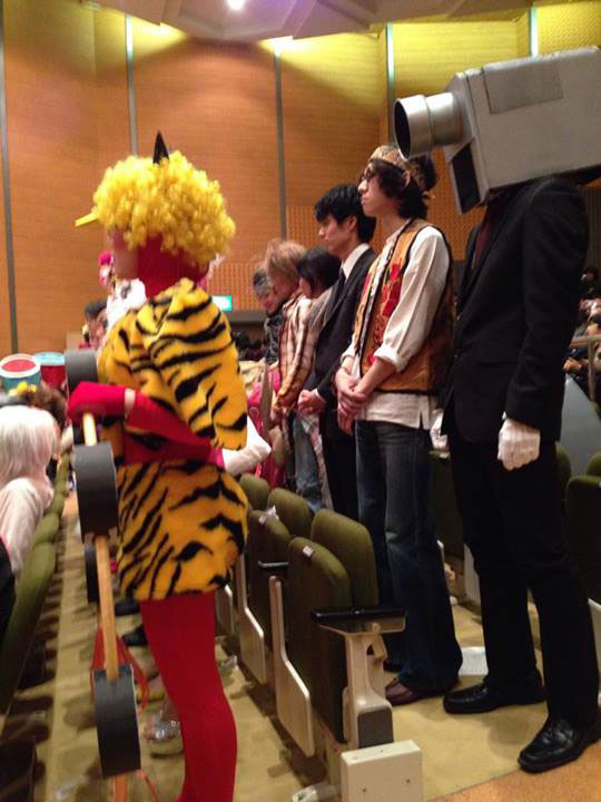 Kanazawa College of Art in Japan Lets Students Wear Costumes to Graduation (5)