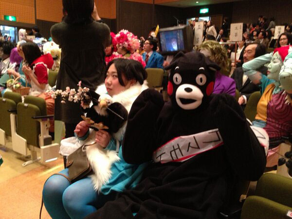 Kanazawa College of Art in Japan Lets Students Wear Costumes to Graduation (8)