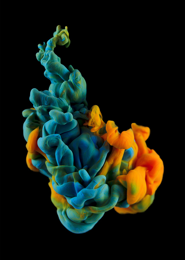 ink dropped into water on a black background by alberto seveso (1)