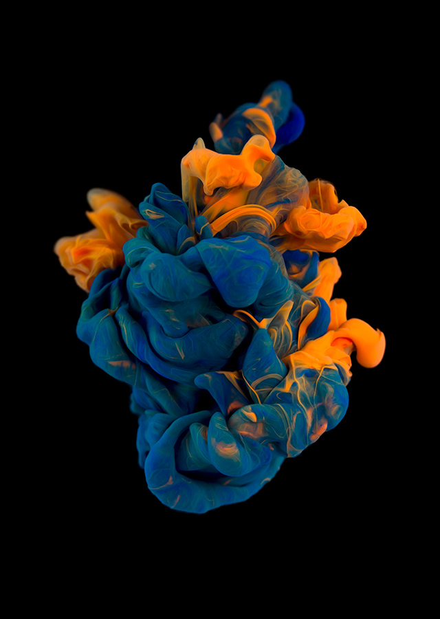 ink dropped into water on a black background by alberto seveso (9)