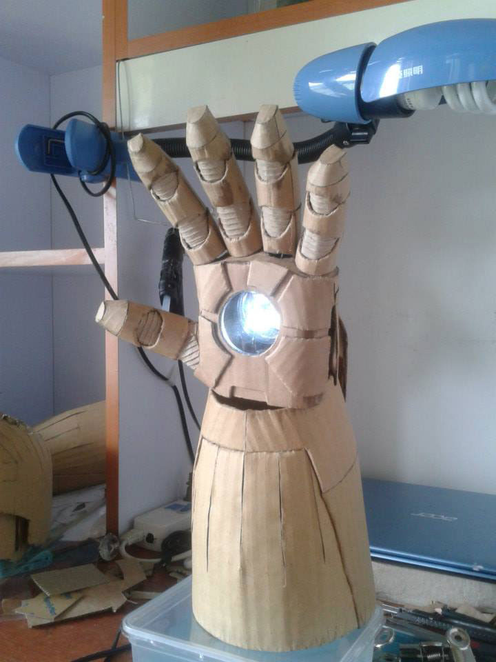 ironman suit made of cardboard by kai-xiang xhong (1)