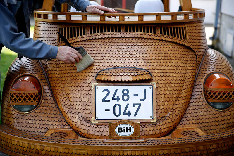 wooden beetle made from 50000 pieces of oak momir bojic bosnia 31 Guy Makes Tron Car Using Reflective Vinyl Tape
