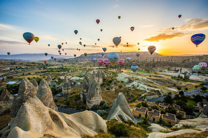 balloon ride cappadocia turkey The Top 50 Pictures of the Day for 2014
