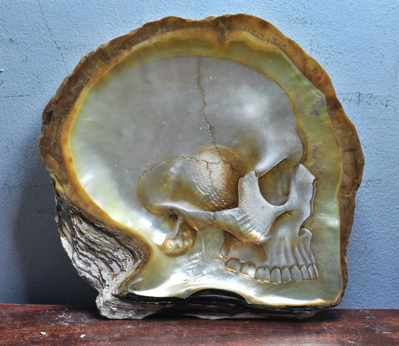 hand carved skulls into mother of pearl shells by gregory raymond halili (1)
