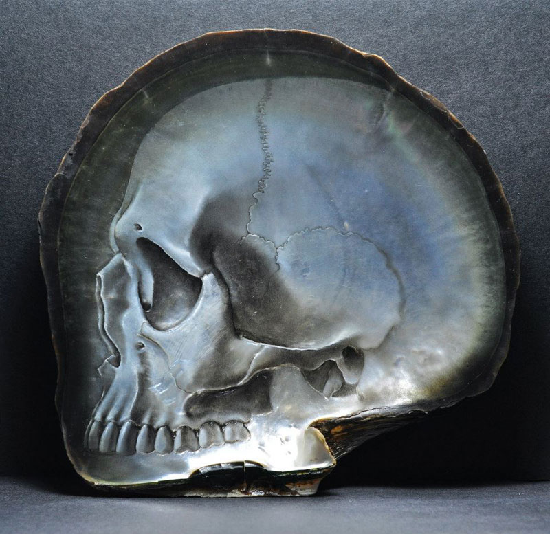 hand carved skulls into mother of pearl shells by gregory raymond halili (5)