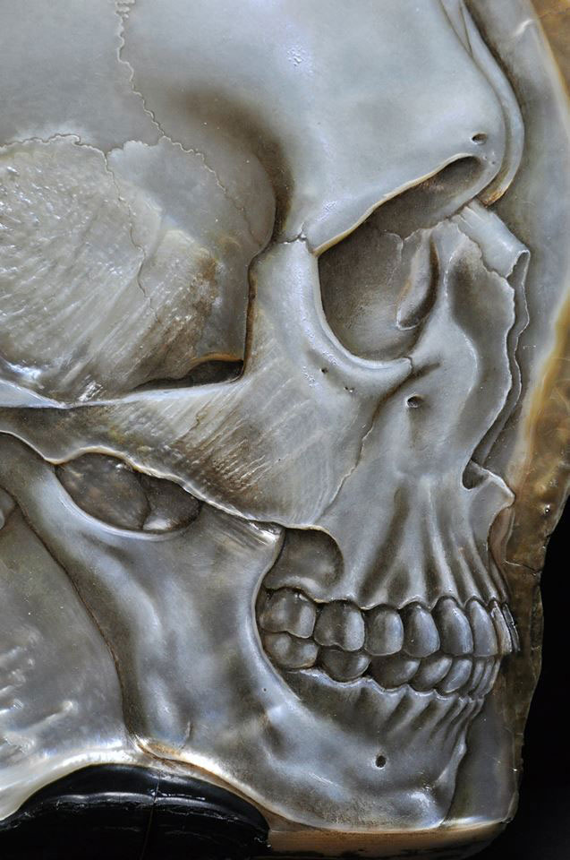 hand carved skulls into mother of pearl shells by gregory raymond halili (9)