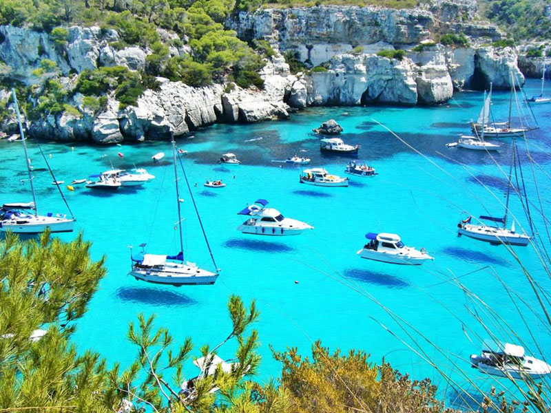 hover boats menorca spain Picture of the Day: Hover Boats in Menorca, Spain