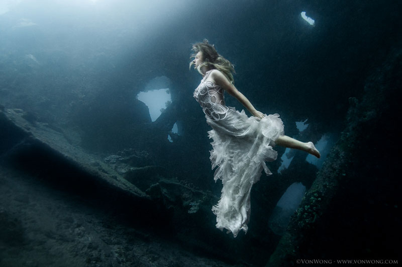 Underwater Photoshoot with Freedivers and a Shipwreck in Bali by benjamin von wong (6)