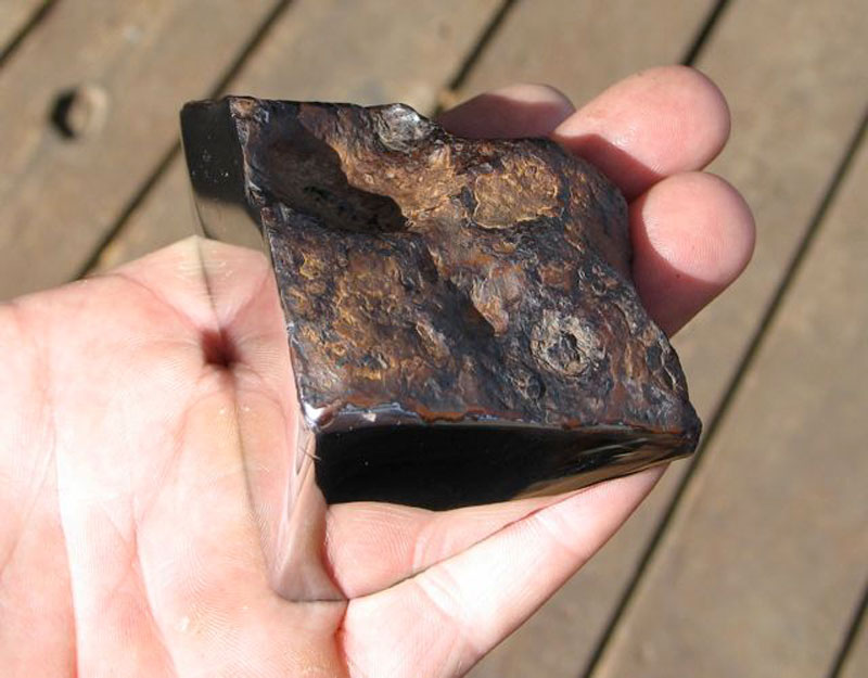 cut and polished chinga meteorite (2)