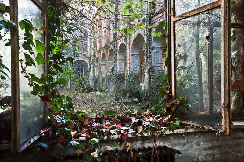 abandoned courtyard