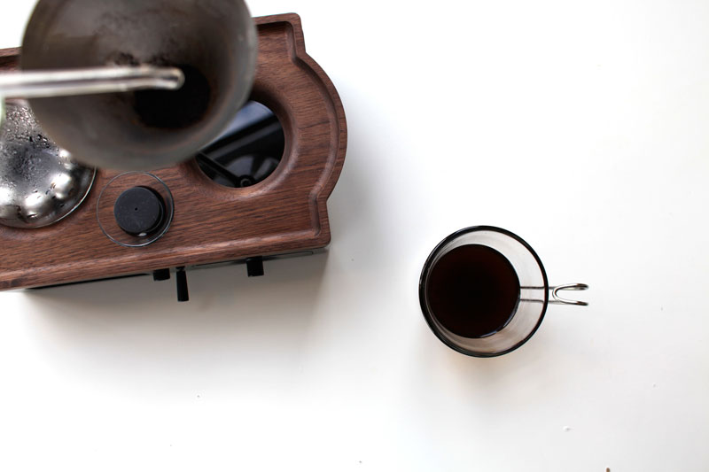 Alarm Clock wakes You Up With Fresh Cup of Coffee the barisieur by joshua renouf (1)