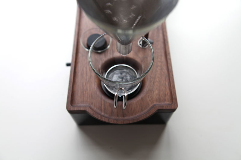 Alarm Clock wakes You Up With Fresh Cup of Coffee the barisieur by joshua renouf (6)
