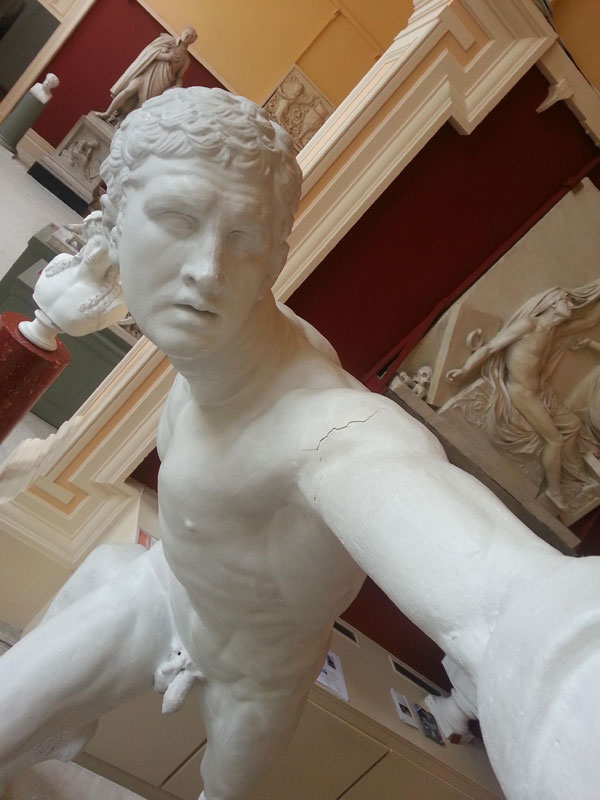 statue selfies (3)